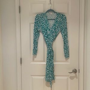 Diane Von Furstenberg green & white wrap dress